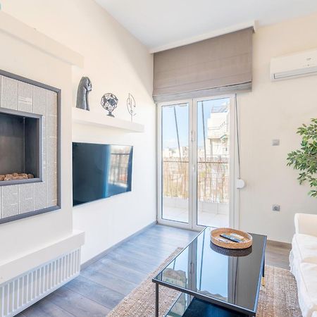 City Oasis: Newly Renovated 2Br Apt In City Center Athena Bagian luar foto