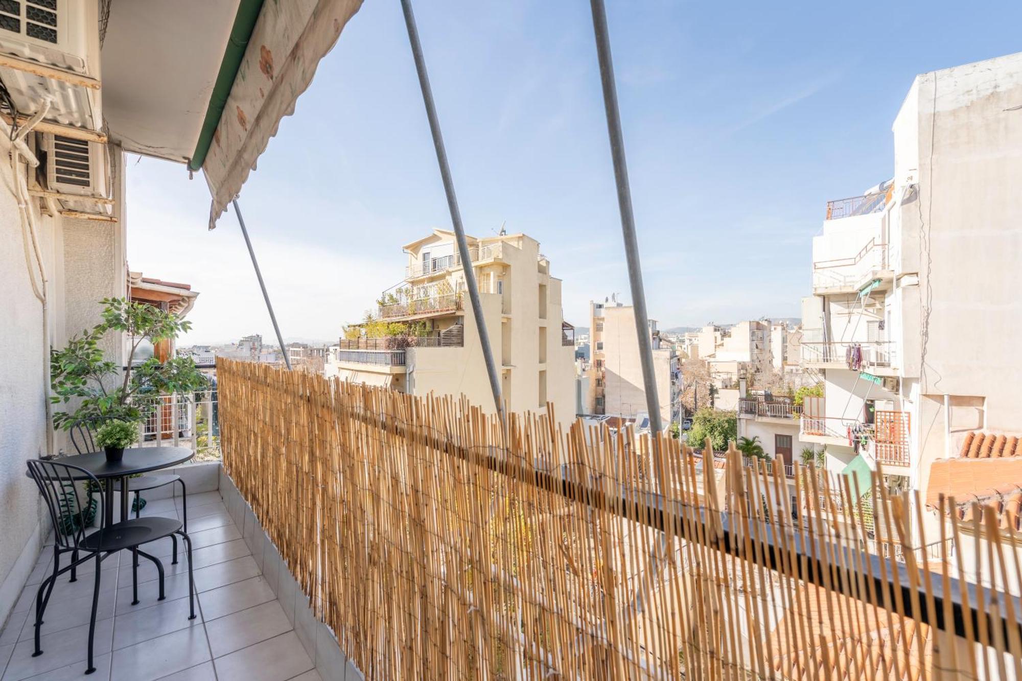 City Oasis: Newly Renovated 2Br Apt In City Center Athena Bagian luar foto