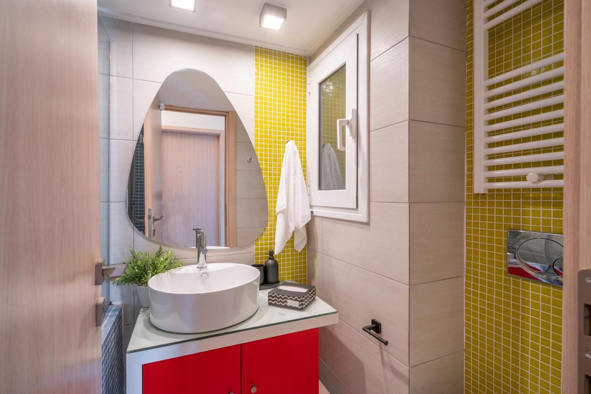City Oasis: Newly Renovated 2Br Apt In City Center Athena Bagian luar foto