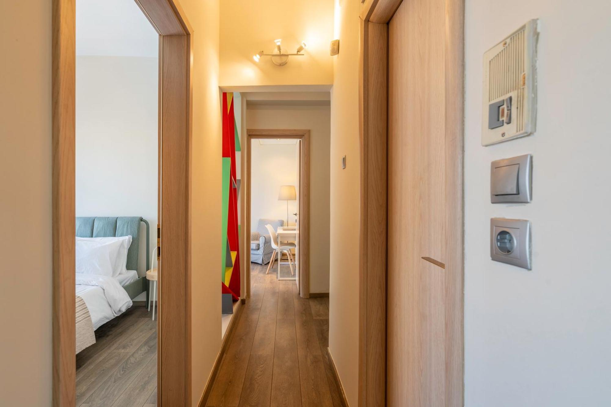 City Oasis: Newly Renovated 2Br Apt In City Center Athena Bagian luar foto