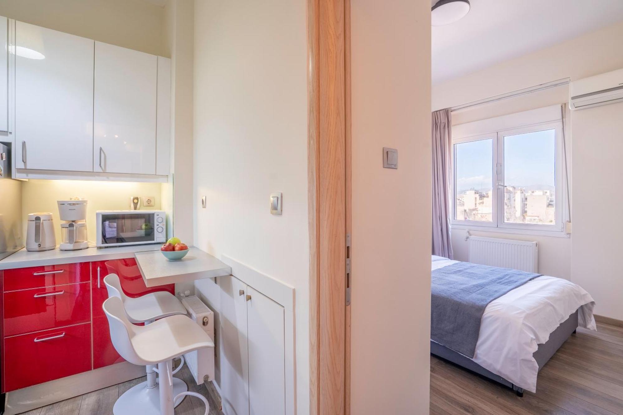 City Oasis: Newly Renovated 2Br Apt In City Center Athena Bagian luar foto