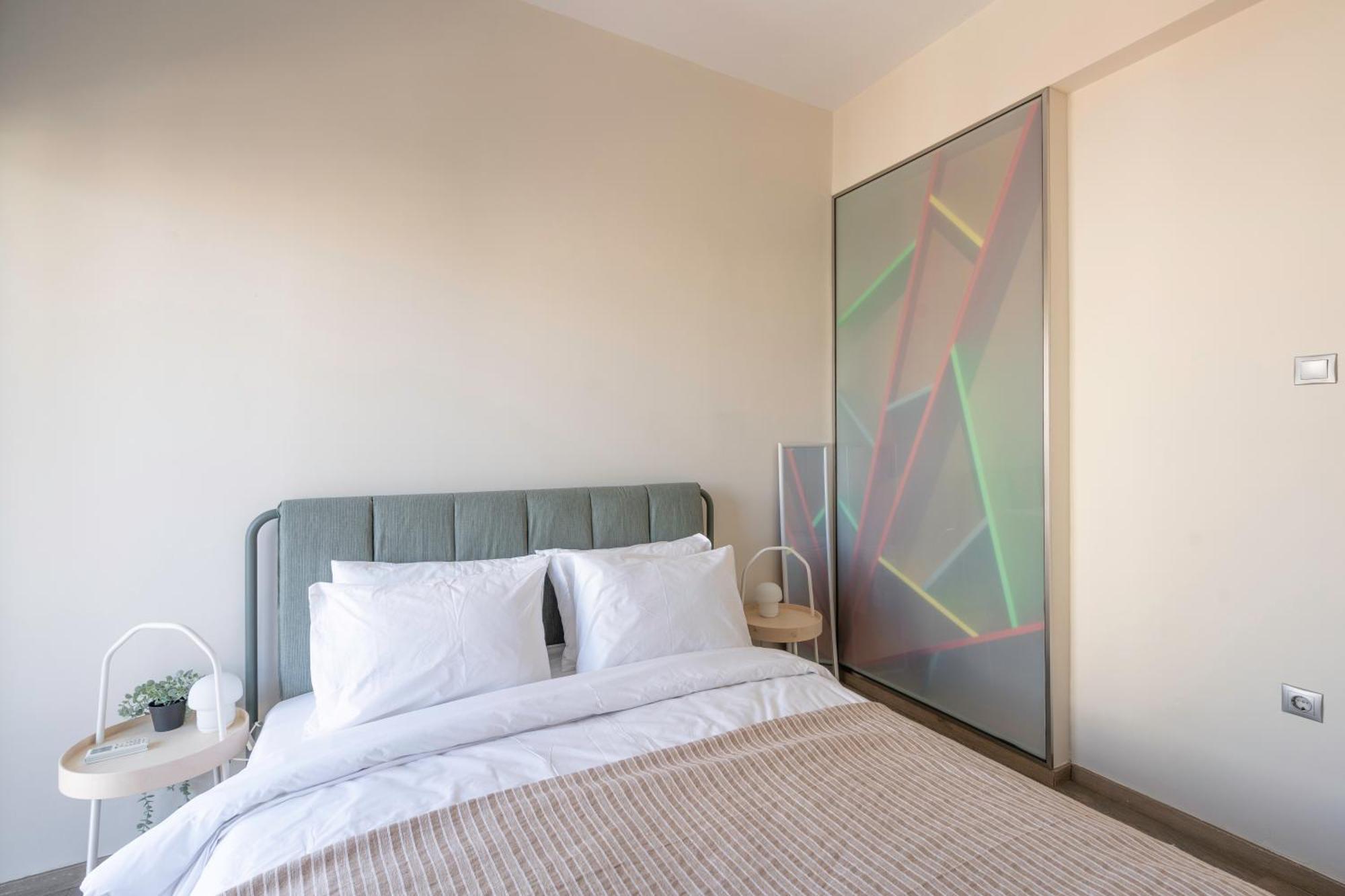 City Oasis: Newly Renovated 2Br Apt In City Center Athena Bagian luar foto