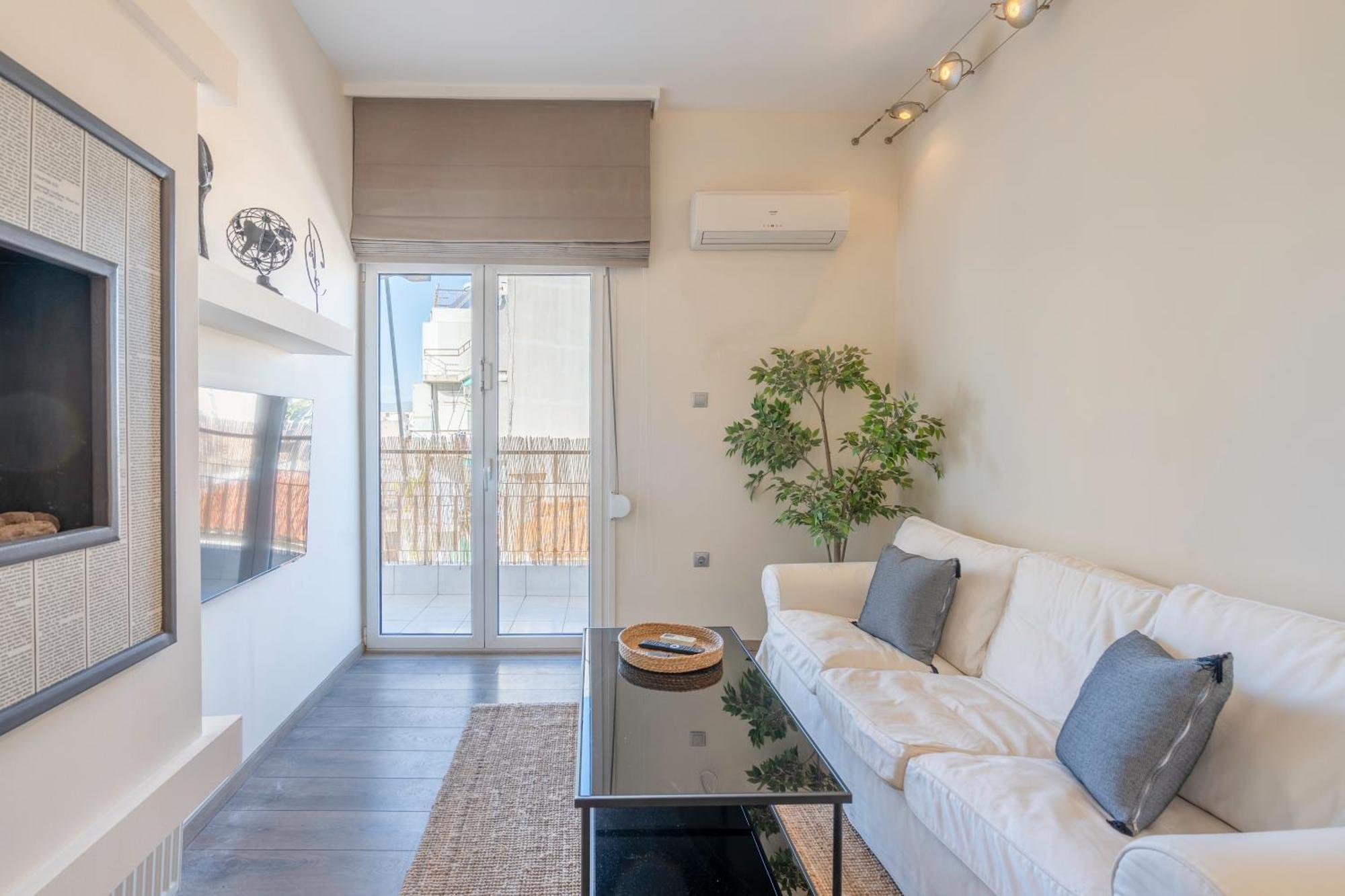 City Oasis: Newly Renovated 2Br Apt In City Center Athena Bagian luar foto