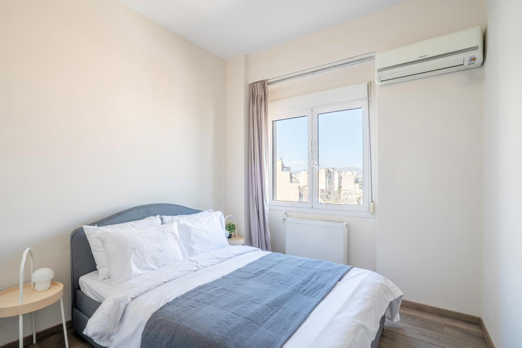 City Oasis: Newly Renovated 2Br Apt In City Center Athena Bagian luar foto